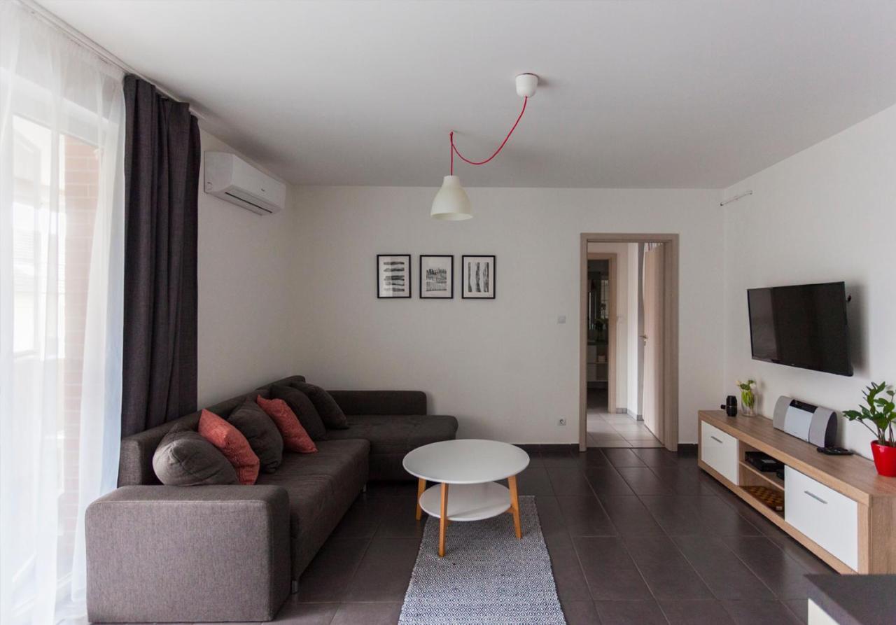 Dobo Apartman Szegedin Exterior foto