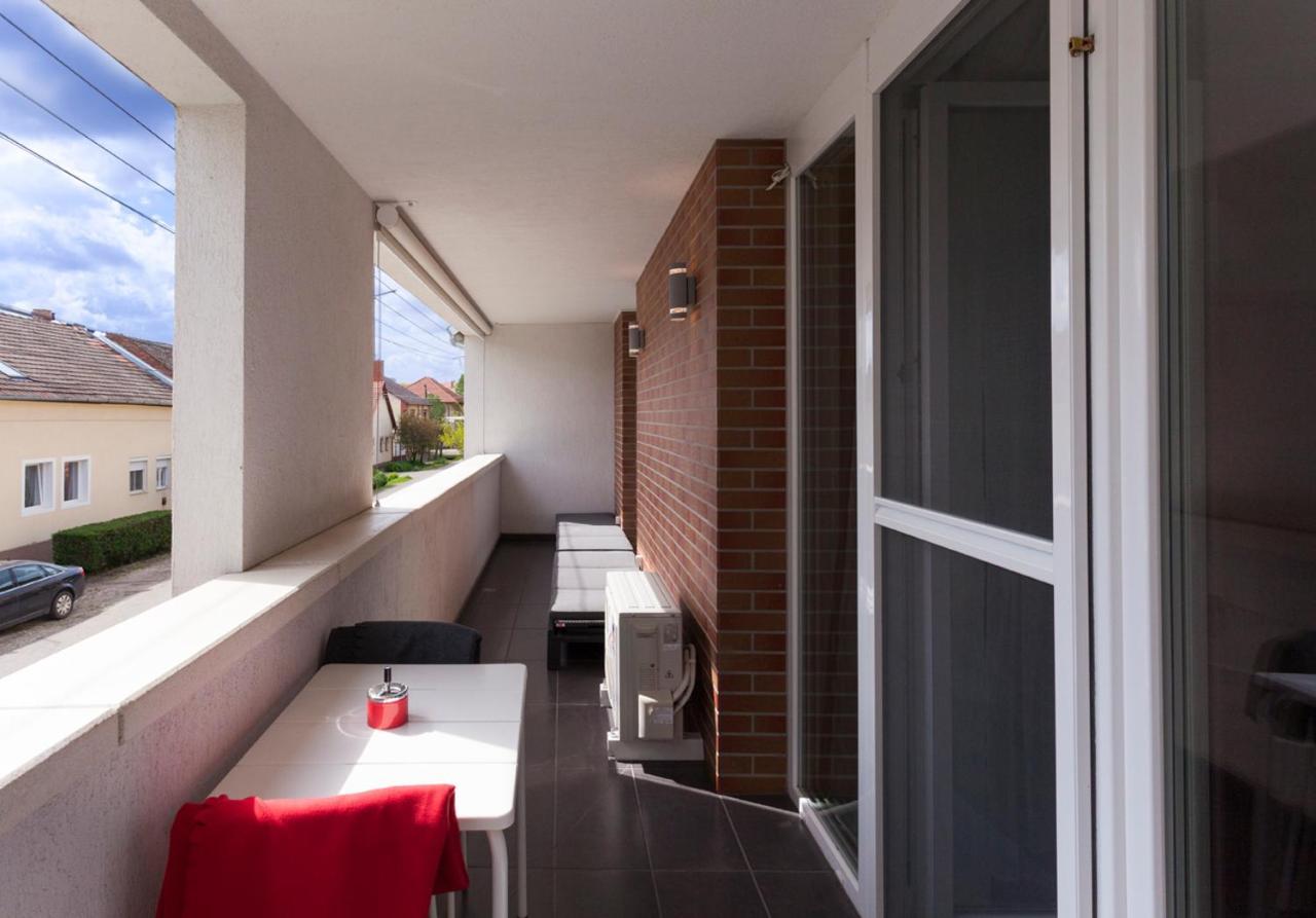 Dobo Apartman Szegedin Exterior foto